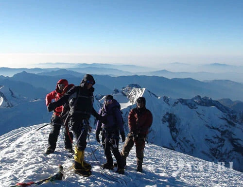 6000m peak climbing