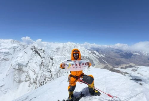 Expédition himalayenne au Népal avec équipement complet et sécurité réglementaire.