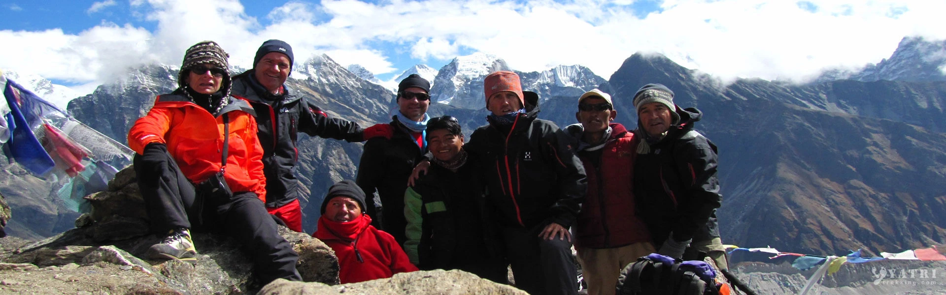 Vue panoramique du massif de l'Everest depuis le sentier du Camp de Base