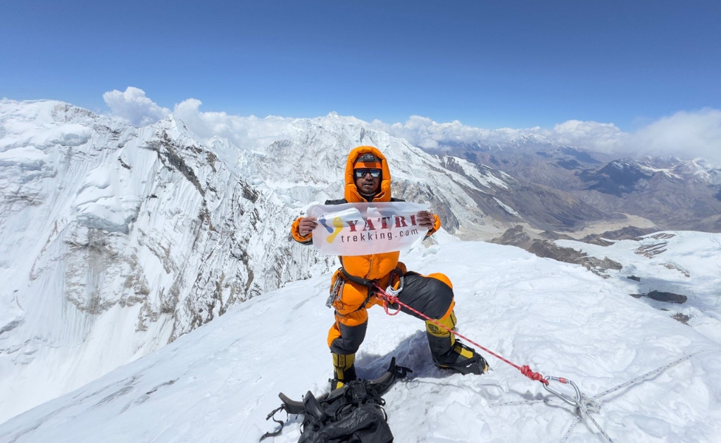 Alpinistes montant le Himlung Himal dans la vallée de Nar Phu au Népal.