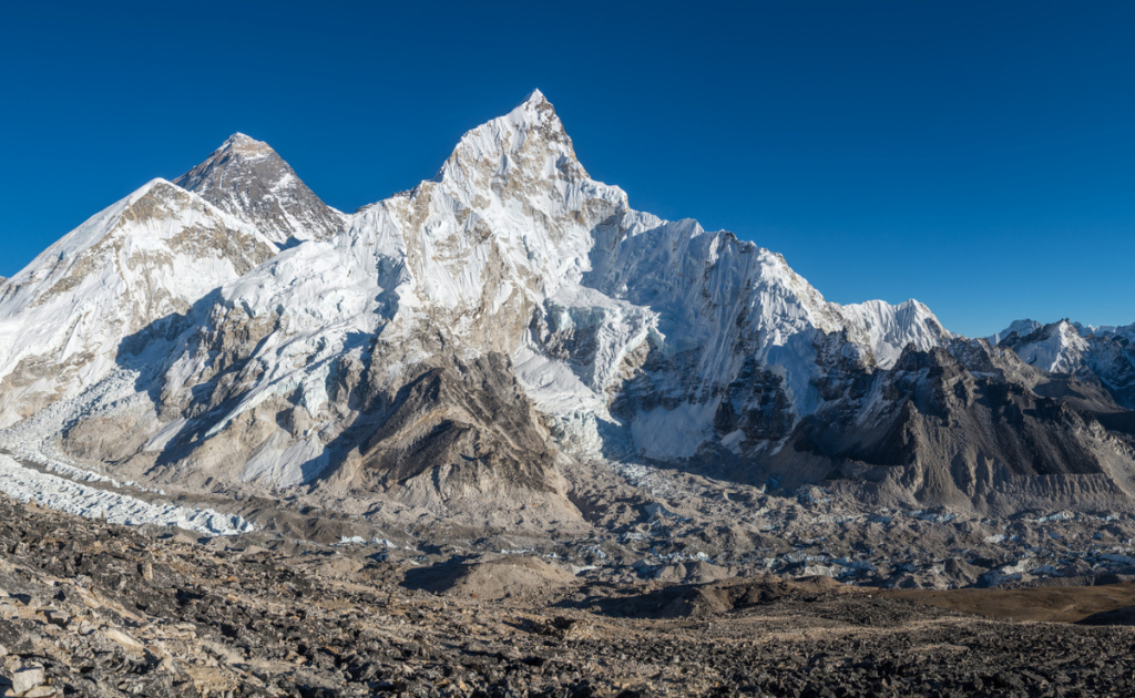 Lever du soleil sur le mont Everest depuis Kala Patthar