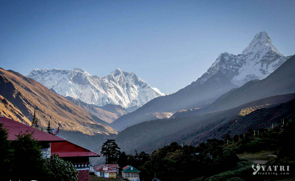 Première vue du mont Everest sur le sentier entre Namche et Tengboche