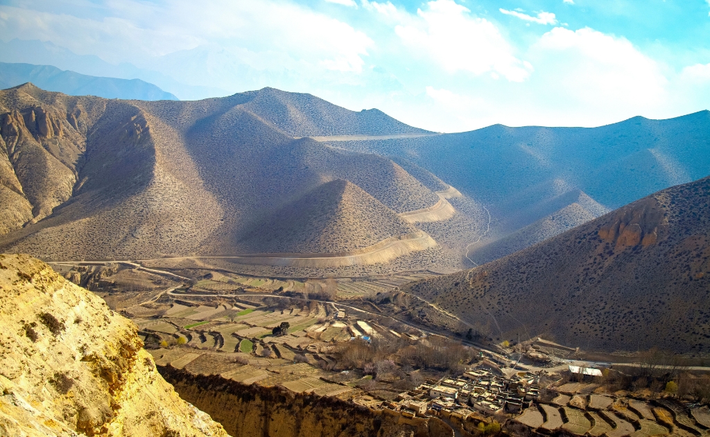 Lo Manthang, capitale historique du royaume de Lo, avec ses murs anciens et son architecture tibétaine dans le Haut Mustang