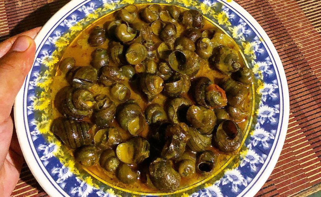 Ghongi Curry plat traditionnel Tharu à base d’escargots
