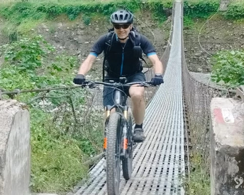 Traversée Un Pont Suspondu